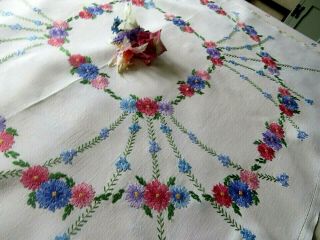 Vintage Hand Embroidered Tablecloth - Circles Of Delicate Daisies