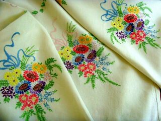 Vintage Hand Embroidered Linen Tablecloth Gorgeous Daisy Bouquets
