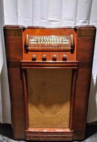 Vintage Truetone Tube Radio Model 1836 Powers Up " Willing To Ship "