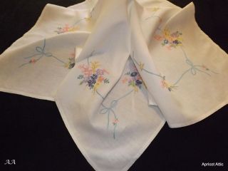 Vintage Irish Linen Embroidered Tablecloth Dainty Flower Posies 103 X 103 Cms