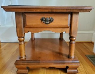 Vintage Sprague & Carleton Early American Nightstand Table Medium Brown Wood 22w