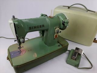 Vintage Singer Sewing Machine W/ Case Green Rfj8 - 8 - Gorgeous & Great