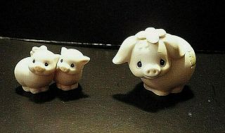 Precious Moments Little Pig With Flower - E - 9267 Mini Naivity Figure