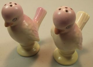 Vintage Pink & Yellow Porcelain Bird Figural Salt & Pepper Shakers Made In Japan
