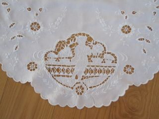 Vintage Antique Italian Figural White Needle Lace Embroidered Centerpiece Tablec