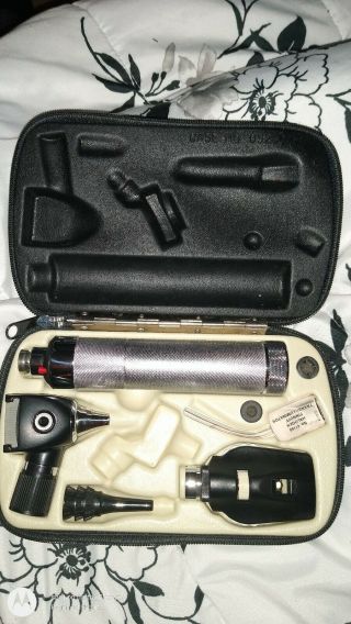 Vintage Welch Allyn Otoscope Ophthalmoscope With Case,  Nickel Cadmium Battery