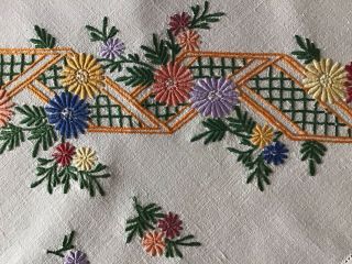 Lovely Vintage Linen Hand Embroidered Tablecloth Daisies/lattice Work.