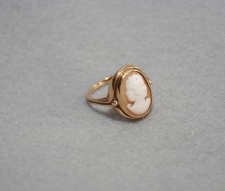 Vintage Carved Cameo 10k Solid Yellow Gold Ring Size 8.  25 - 5 Grams