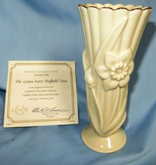 Lenox Ivory Daffodil China Vase 24K Gold Trim No.  094916 Box 2