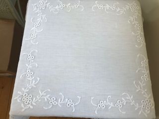 Pretty Vintage Small Tablecloth Raised White Embroidery 2