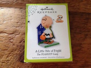 Hallmark Ornament The Peanuts Gang 2011 A Little Bite Of Fright Charlie Brown