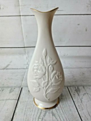 Lenox Fine China Ivory Bud Vase W 24 K Gold Trim 7.  5 "