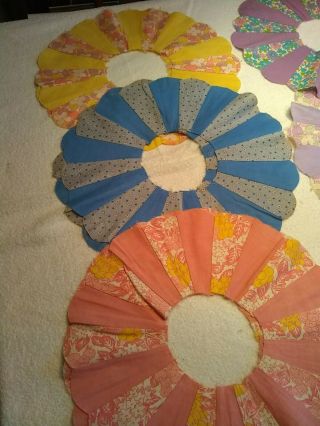 Vintage Fab 19 Cotton Quilt Dresden Plates hand stitched 1930 ' s or 40 ' s. 2