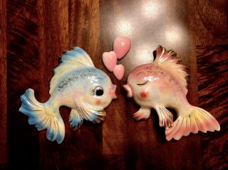 Vintage Norcrest 1950’s Blue And Pink Kissing Fish With Heart Bubbles