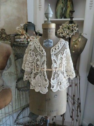 Gorgeous Antique Hand Crocheted Lace Collar Cream Color Stunning Needlework