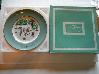 Avon Christmas Plate 1975 Skaters On The Pond 4th Edition Enoch Wedgwood