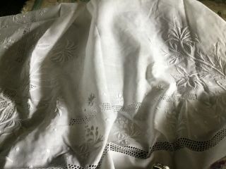 VINTAGE White Cotton Tablecloth With Embroidered Flowers And Openwork 2