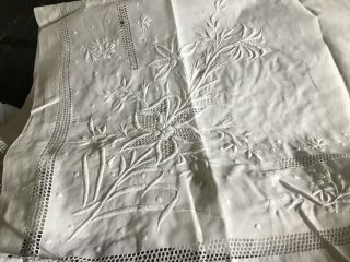 VINTAGE White Cotton Tablecloth With Embroidered Flowers And Openwork 3