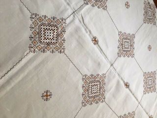 Vintage Large Hand Embroidered Linen Tablecloth & 8 Napkins. 3