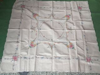 Vintage Hand Embroidered Table Cloth Six Napkins