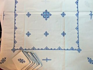 Gorgeous Vtg Linen Tablecloth 37 " Color Hand Embroidered Tea Topper & 6 Napkins
