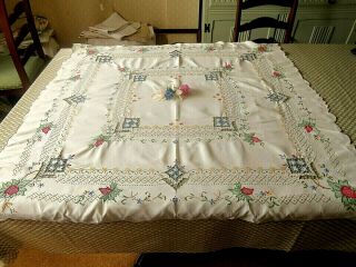 Vintage Embroidered Linen Tablecloth/ Madeira Style Cut Work