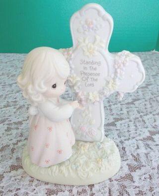1995 Precious Moments Figurine 163732 - " Standing In The Presence Of The Lord "