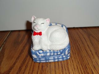Cat And Chair Salt And Pepper Shaker Set