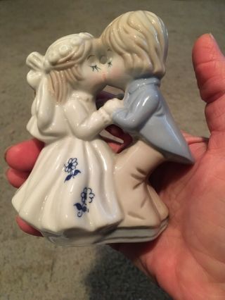 Vintage Porcelain Kissing Bride And Groom 4” Tall