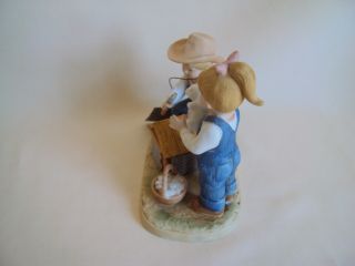 COLLECTIBLE HOMCO BUNNY ' S HUTCH FIGURINE WITH TAG 3