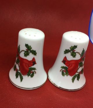 Vintage Lefton Cardinal Bird With Holly Berry Salt And Pepper Shakers Japan