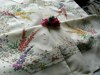 VINTAGE HAND EMBROIDERED TABLECLOTH - CIRCLE OF TINY ASSORTED FLOWERS 2