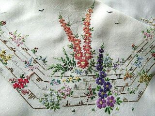VINTAGE HAND EMBROIDERED TABLECLOTH - CIRCLE OF TINY ASSORTED FLOWERS 3