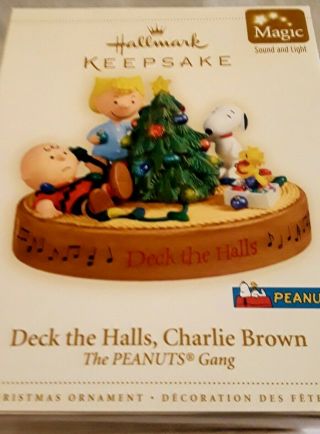 Hallmark Keepsake 2006 Deck The Halls Charlie Brown Peanuts Snoopy Sound & Light