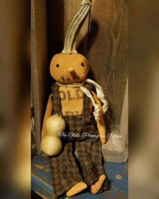 Primitive Pumpkin Doll With Gourd/fall/autumn