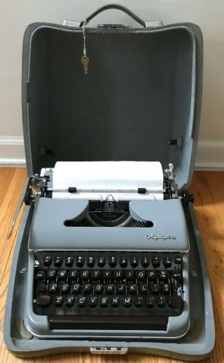 Vintage Olympia Deluxe Portable Typewriter Sm3 With Hard Shell Case