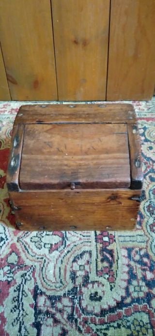 Early Antique Country Primitive 18th/19th C Wood Salt Box W/ Sq.  Nails 7.  25 "