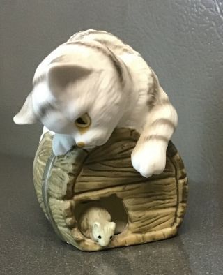 Vintage 1986 Enesco Imports Cat On Barrel So Cute Kitten Playing With Mouse