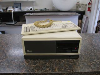 Vintage At&t 6300 Personal Computer With Kbd 301 Keyboard - Powers On