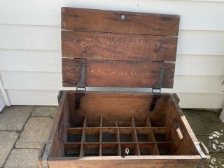 ANTIQUE WOODEN BEER BOX with a Latch and Divider Inside BUCK,  Chicago 2