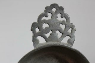 18TH C PEWTER PORRINGER TASTER WITH A FULLY DEVELOPED CUT DECORATED HANDLE 3
