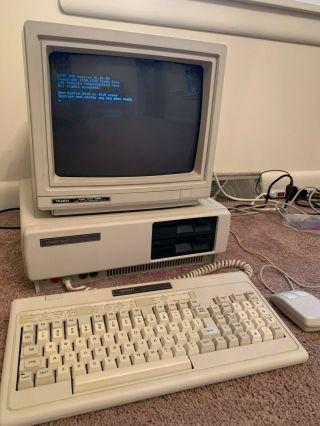 Vintage Tandy 1000a Pc W/ Kb,  Mouse,  And Several Floppies