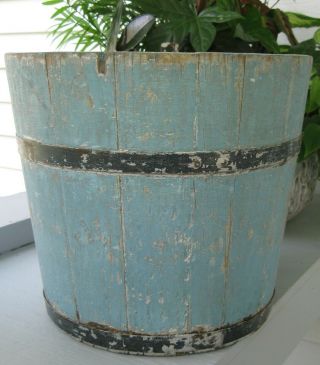 Antiqu Irresistible Old Blue Paint Stavd Wooden Bucket W/hook For Hanging