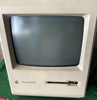 Vintage Apple Macintosh Plus Desktop Computer - M0001a.  1987
