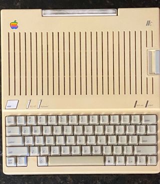 Vintage Apple Iic 2c A2s4000 Good