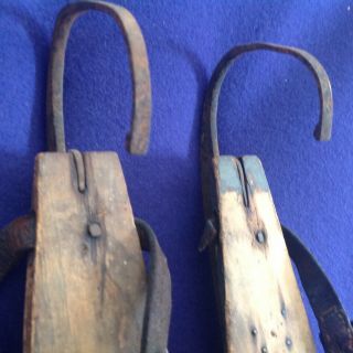 RARE ANTIQUE EARLY 19th CENTURY WROUGHT IRON & WOOD ICE SKATES WITH LARGE CURLS 3
