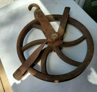 Antique Well Wheel Pully Primitive Cast Iron Swivel Hook Large 1800s Decorative