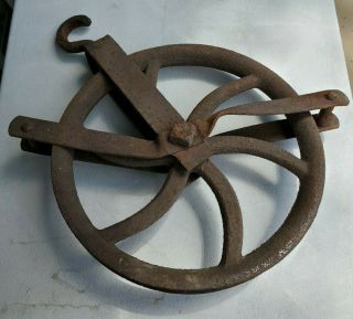 Antique Well Wheel Pully Primitive Cast Iron Swivel Hook Large 1800s Decorative 2