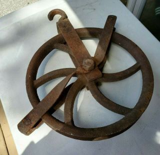 Antique Well Wheel Pully Primitive Cast Iron Swivel Hook Large 1800s Decorative 3
