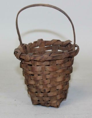 A GREAT 19TH C SHAKER BERRY BASKET IN THE BEST SURFACE 2